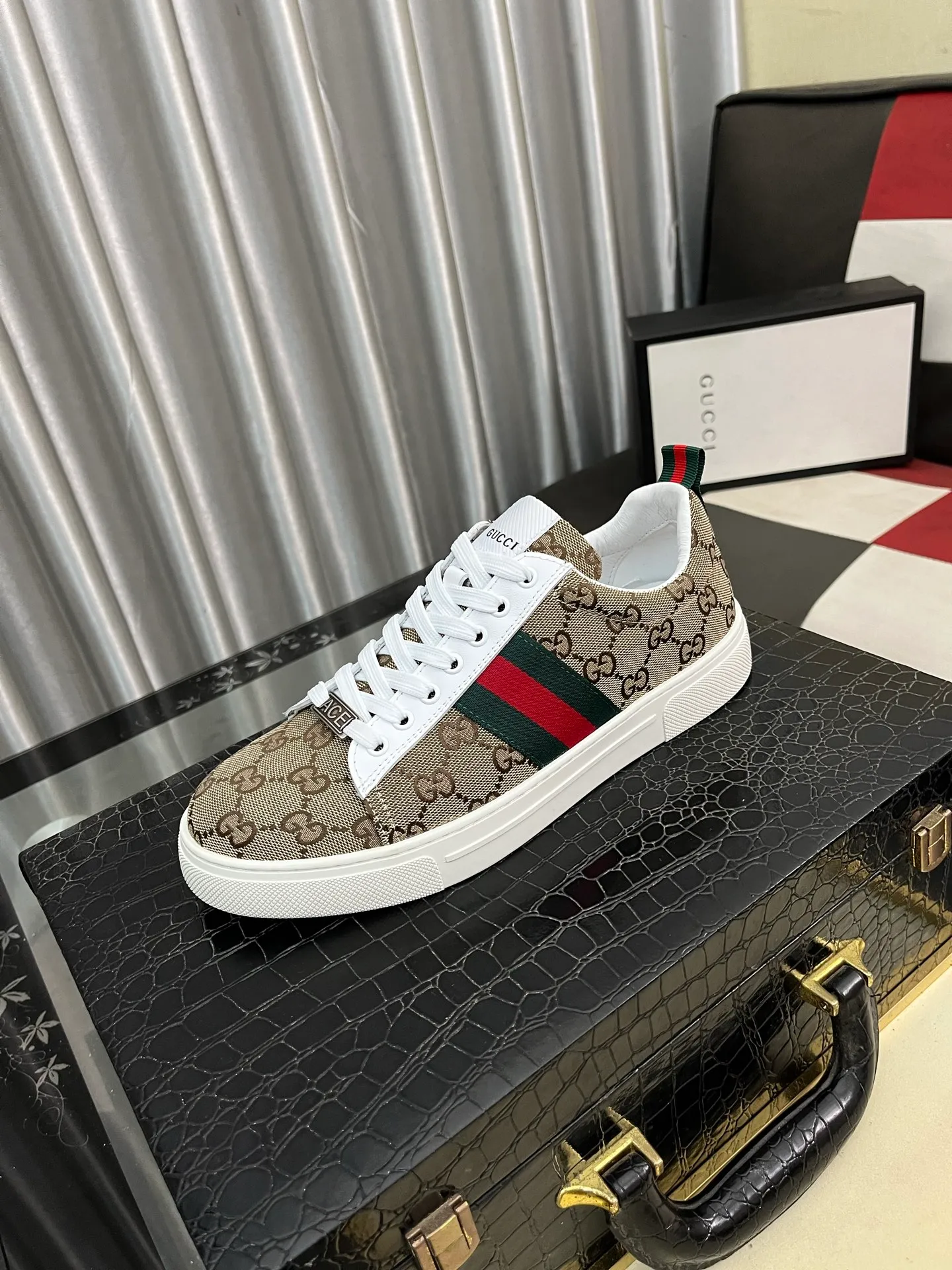 Men's Men's Shoes💰420⌚️⌚️【GUCCI】Gucci men's latest white shoe series casual shoes! The official website is built 1:1. Upper: Made of imported cowhide, with electric embroidery ➕Inner lining: Made of high-quality first-layer pigskin, soft and comfortable. Picky material selection and exquisite workmanship give you the best enjoyment. Size: 38-443️⃣Colors available